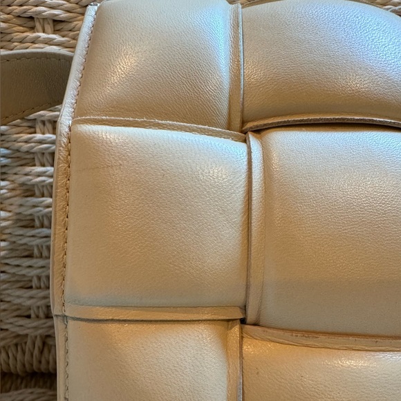 Bottega Veneta Padded Cassette in color Porridge - Picture 2 of 9